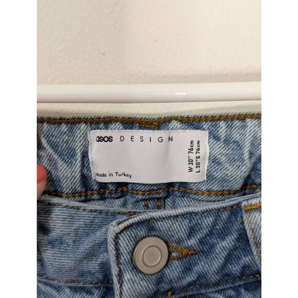 ASOS DESIGN Straight Leg Raw Hem Light Wash Jeans - Size 30 x 30 - Picture 7 of 8